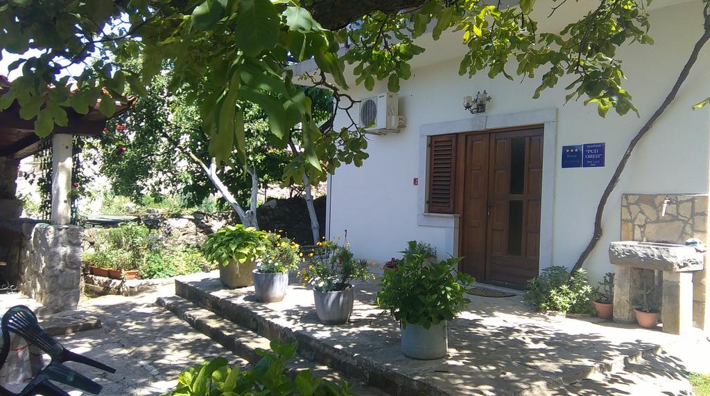 Apartment Pud Oreh Roč Exterior foto