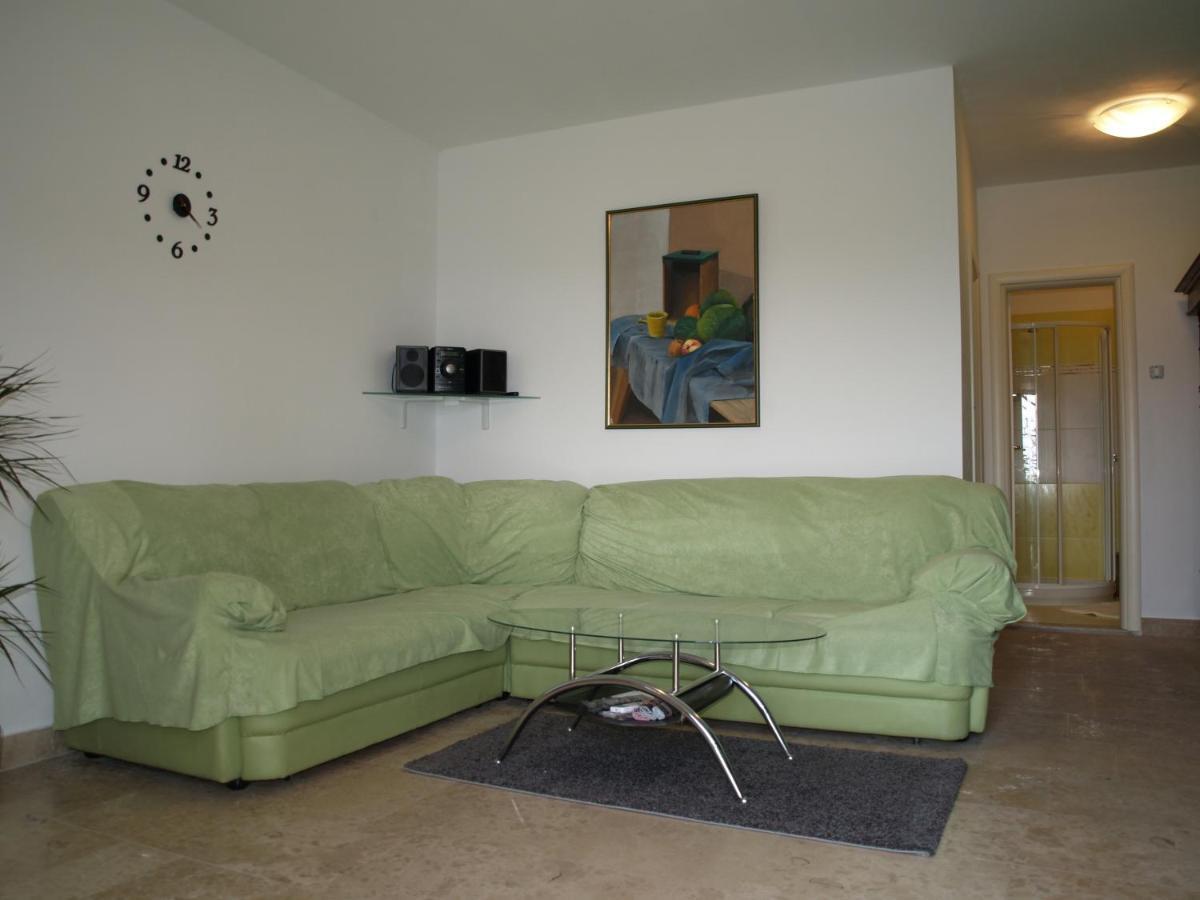 Apartment Pud Oreh Roč Habitación foto