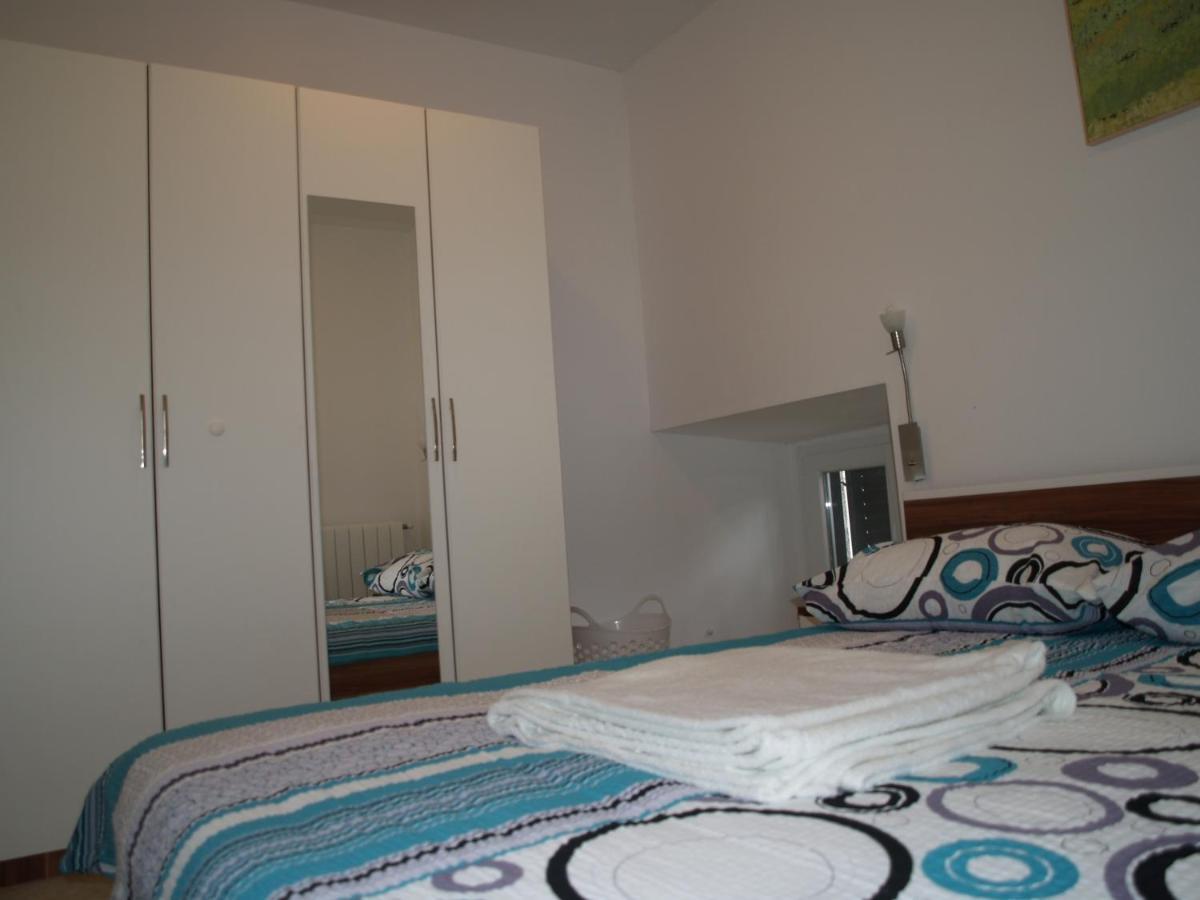 Apartment Pud Oreh Roč Habitación foto